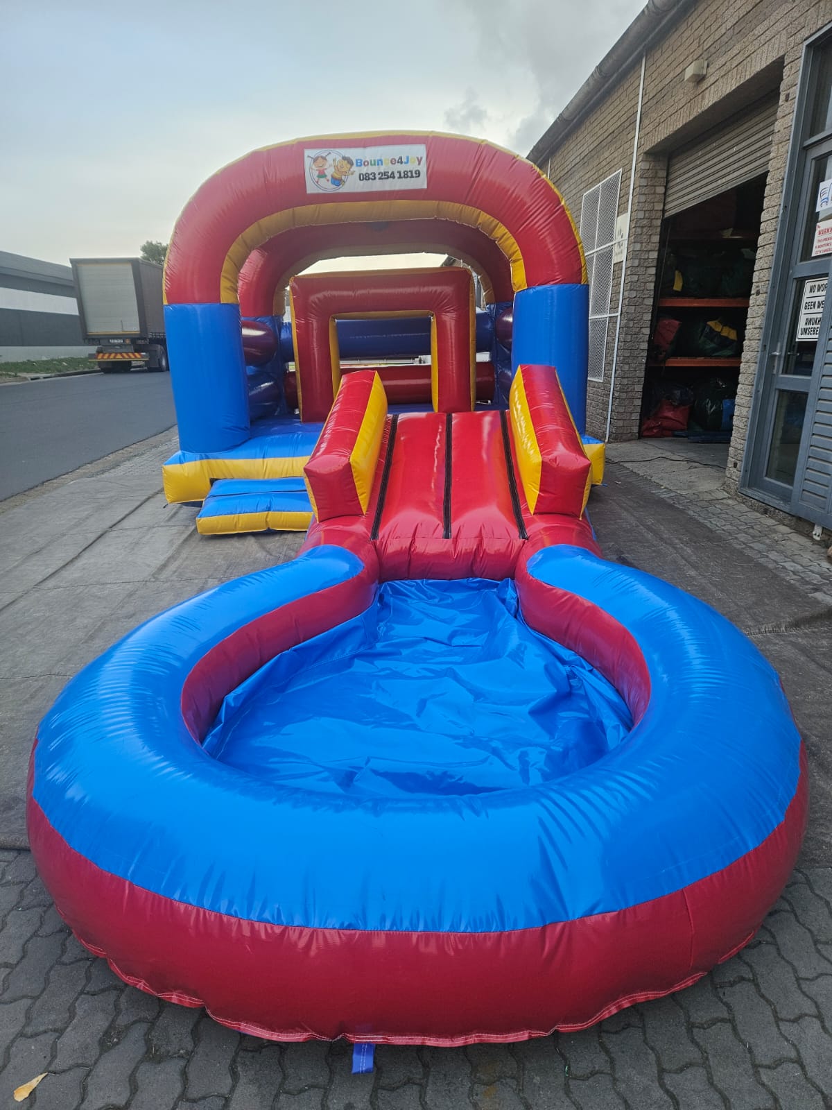 Fun Bouncer with Big Pond & Roof