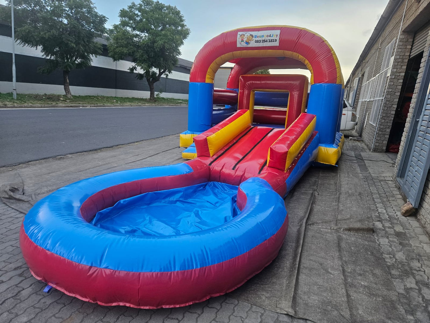 Fun Bouncer with Big Pond & Roof
