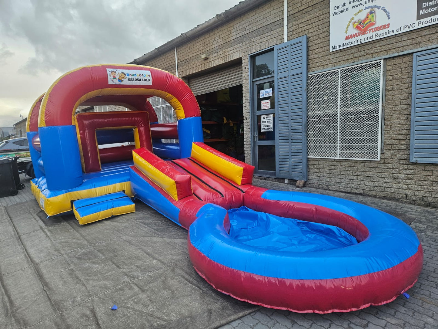 Fun Bouncer with Big Pond & Roof