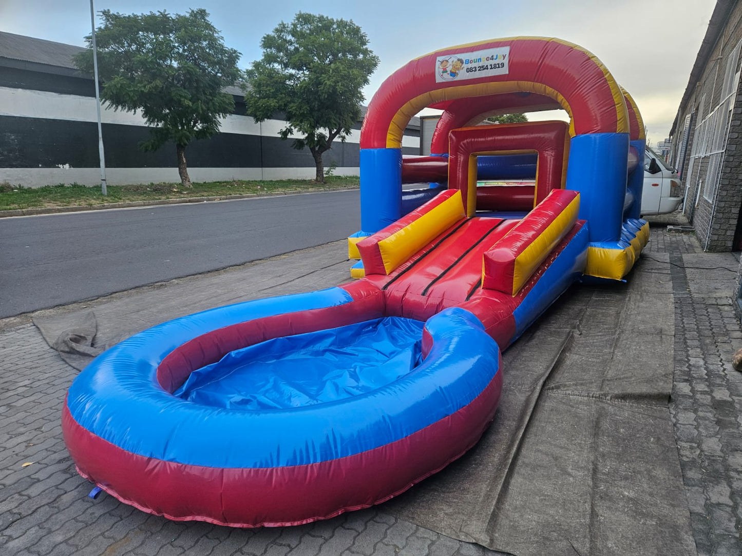 Fun Bouncer with Big Pond & Roof