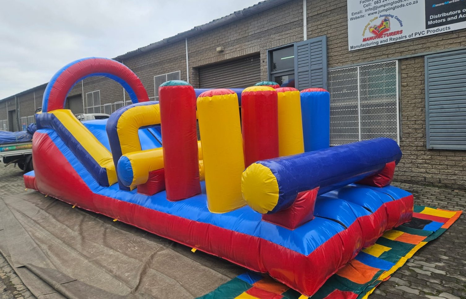 Inflatable Obstacle Track / Inflatables South Africa – TrolleyExpress