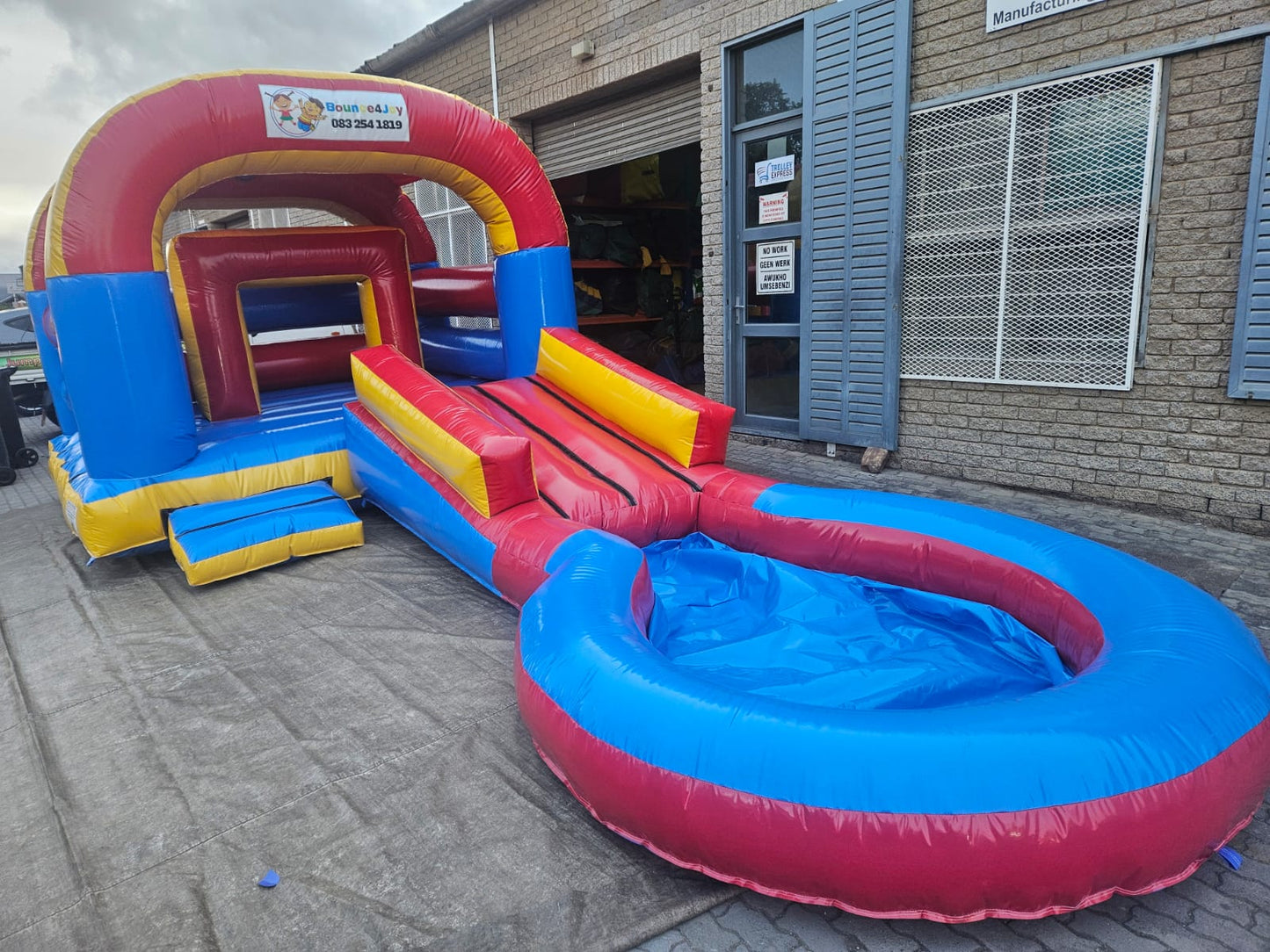 Fun Bouncer with Big Pond & Roof