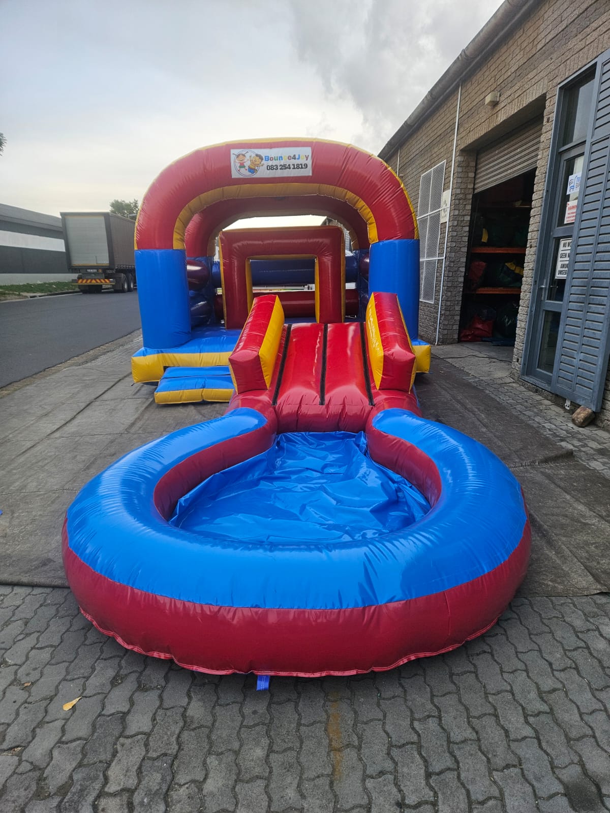 Fun Bouncer with Big Pond & Roof