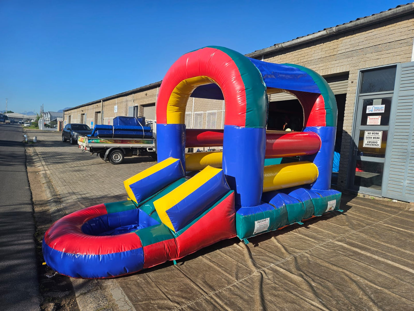 3-in-1 Bouncer with Roof