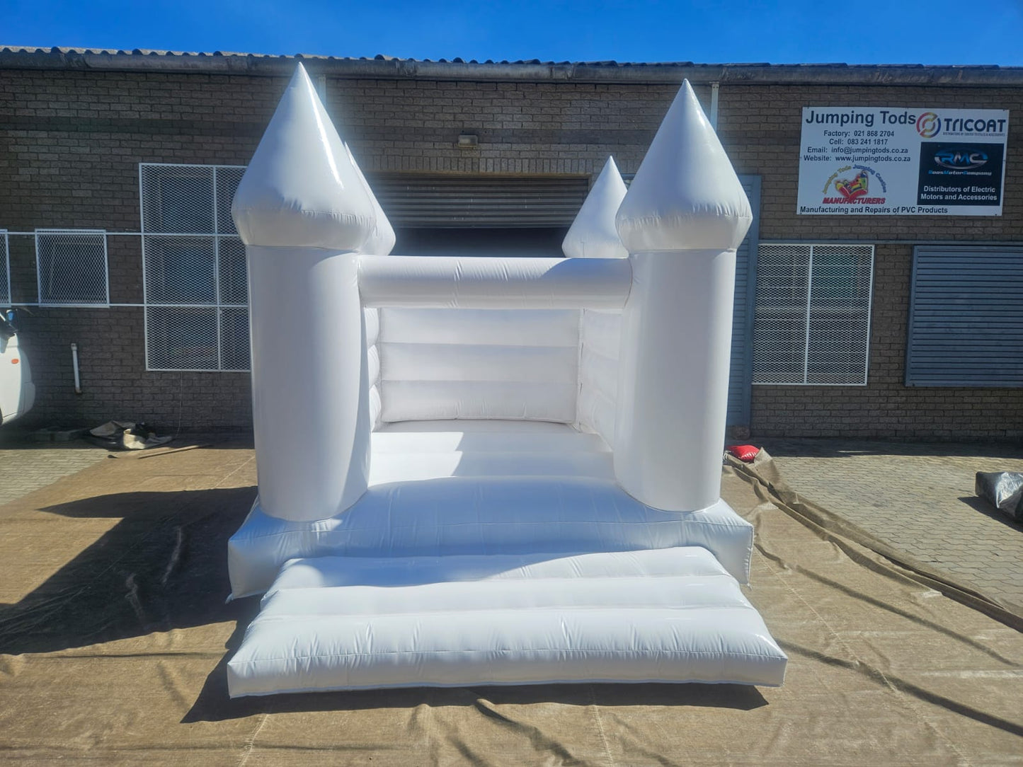 White Wedding Castle with Solid Walls